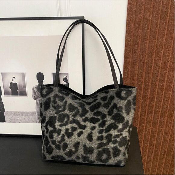 Leopard Print Canvas Magnetic Closure Shoulder Bag - Picture 3 of 6